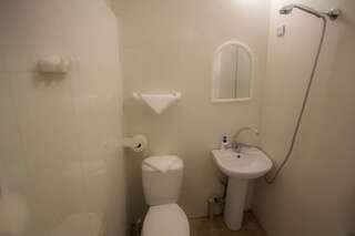Гостевой дом Meidani Guest house Тбилиси Трехместный номер-13